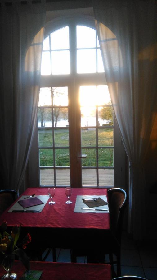 Auberge Du Lac De Mondon Mailhac-sur-Benaize Bagian luar foto