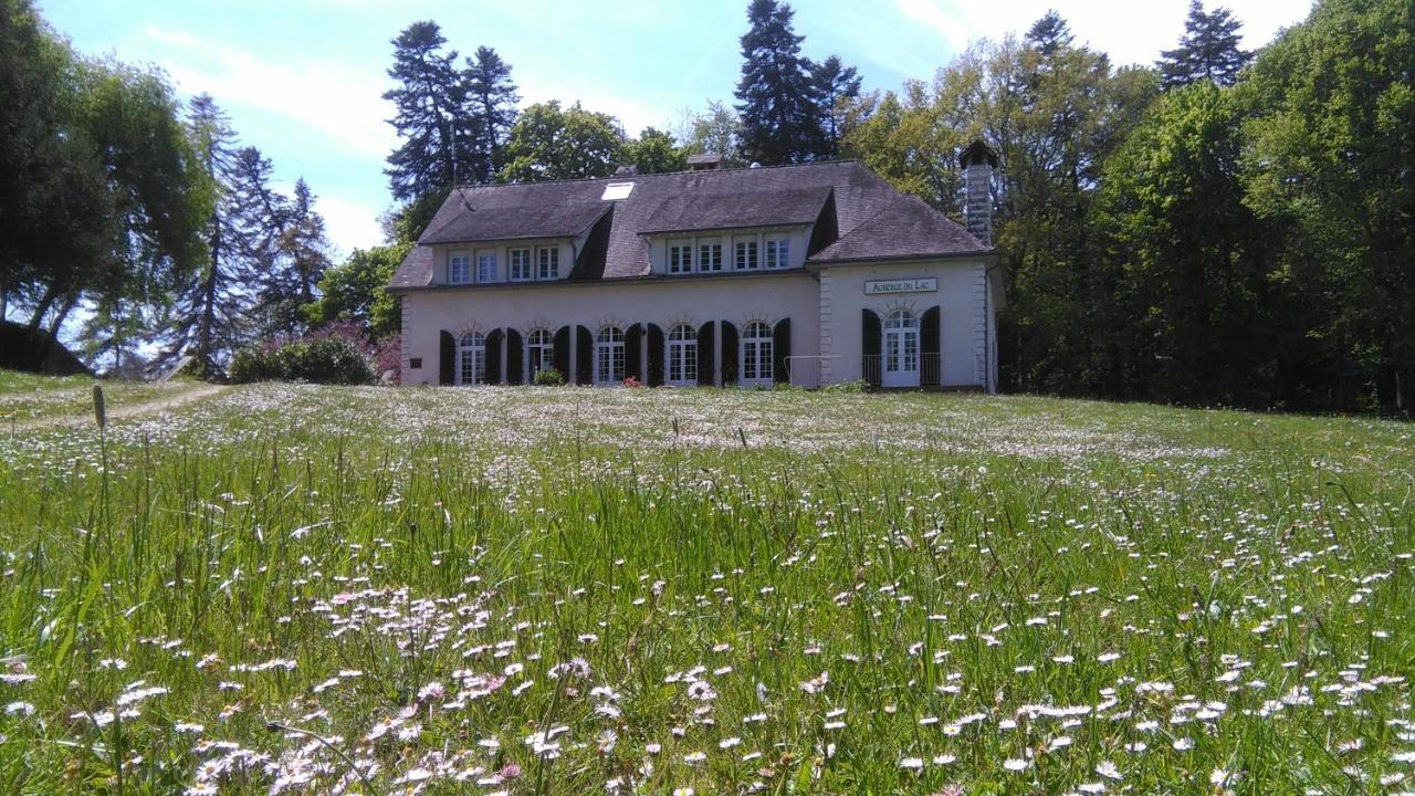Auberge Du Lac De Mondon Mailhac-sur-Benaize Bagian luar foto