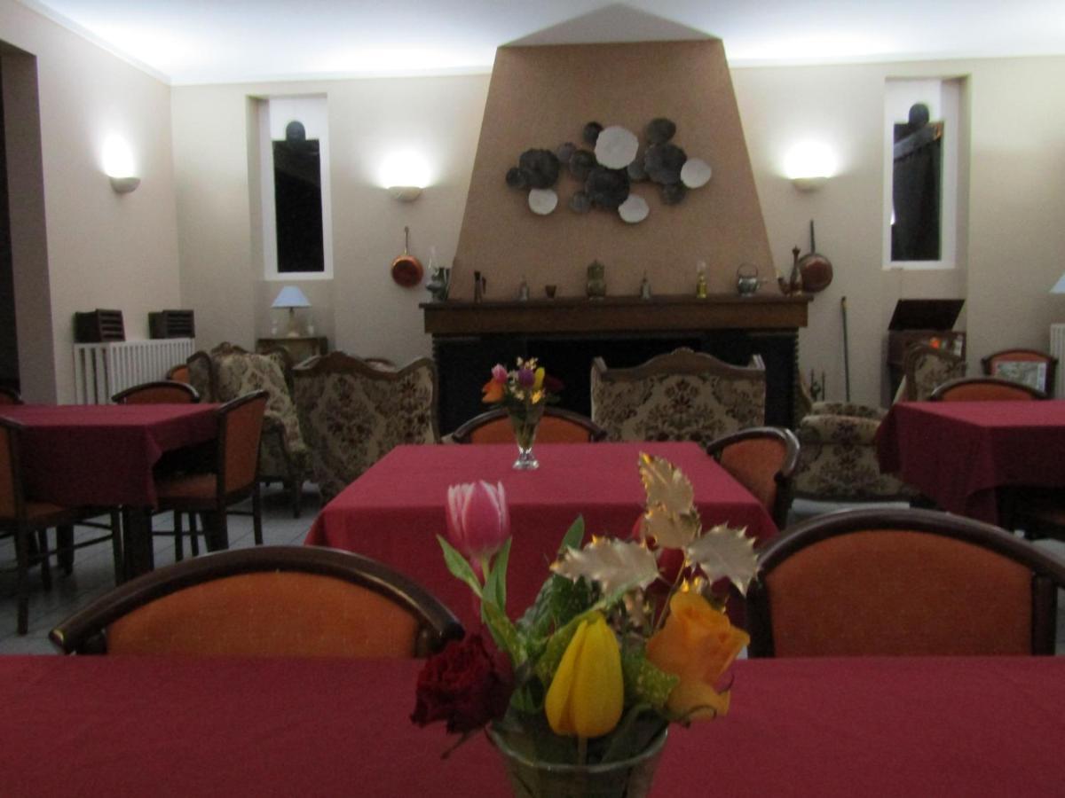 Auberge Du Lac De Mondon Mailhac-sur-Benaize Bagian luar foto