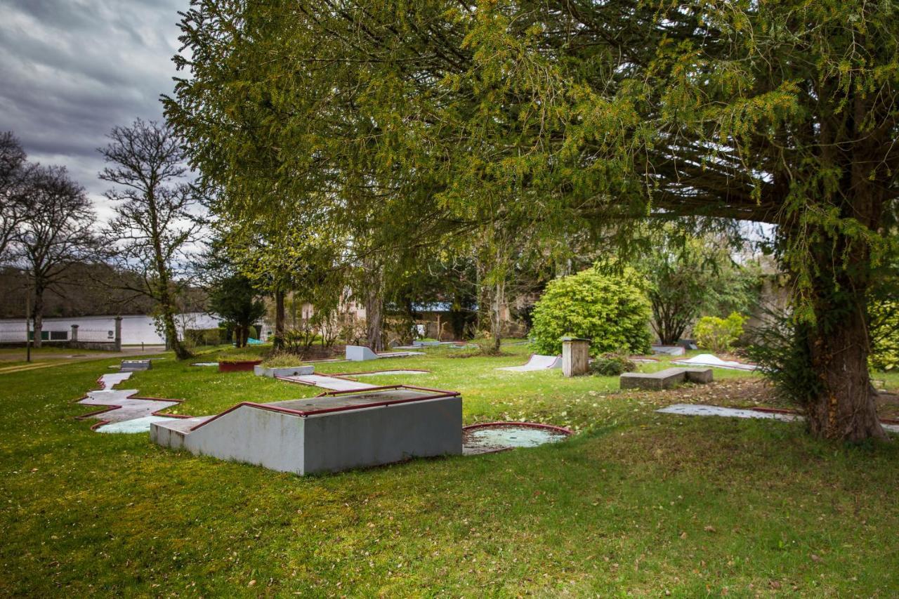 Auberge Du Lac De Mondon Mailhac-sur-Benaize Bagian luar foto