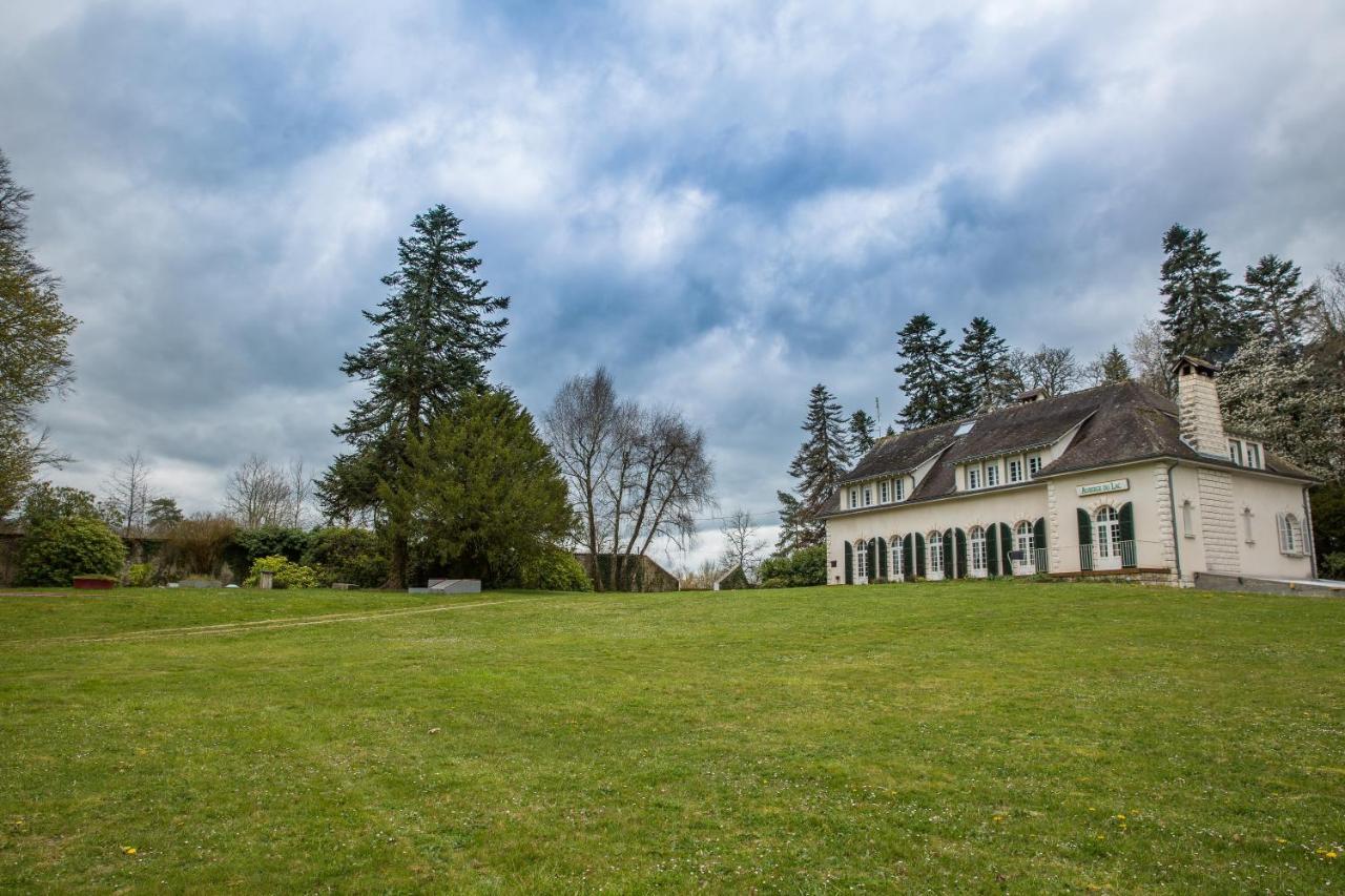 Auberge Du Lac De Mondon Mailhac-sur-Benaize Bagian luar foto