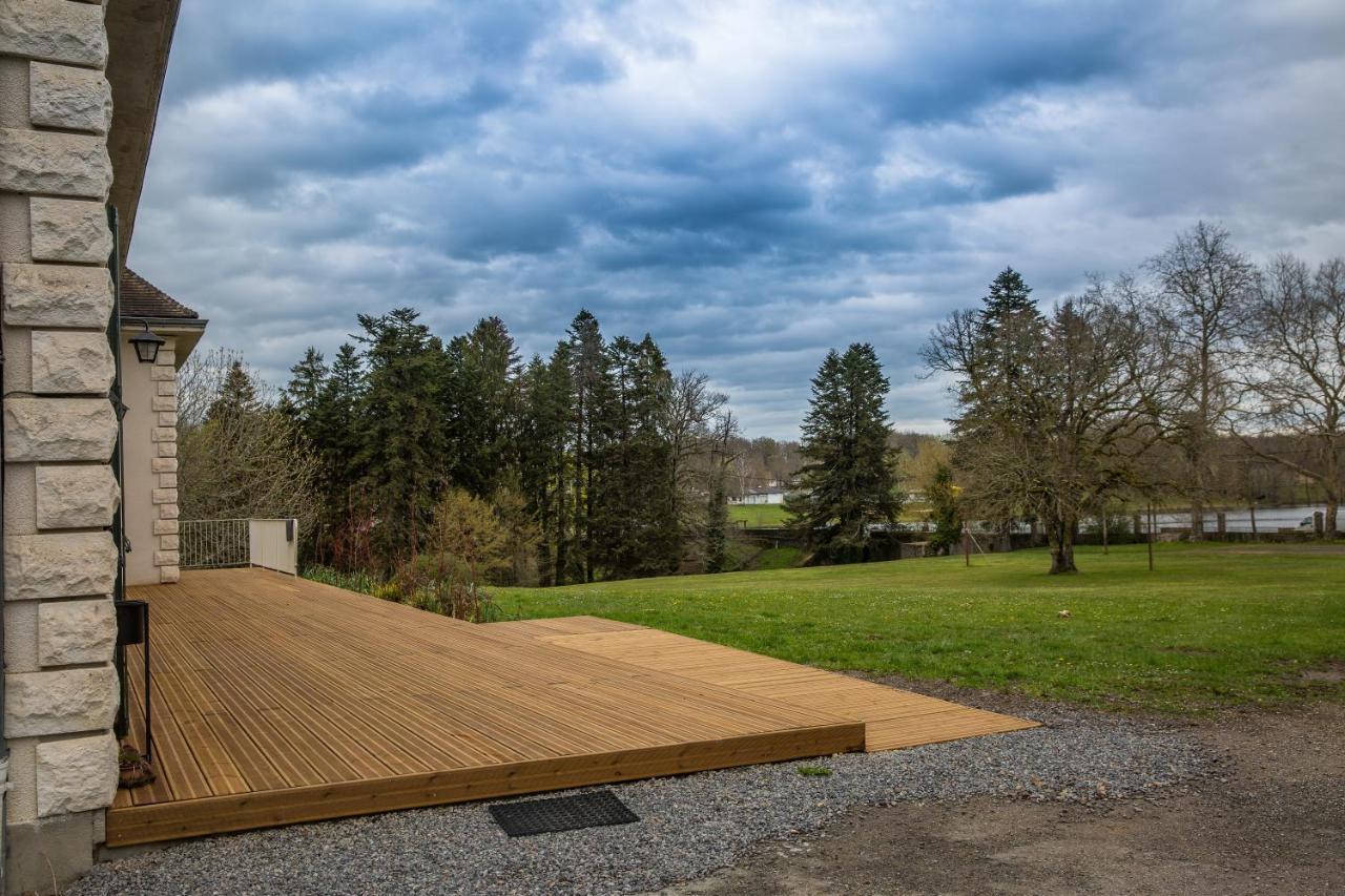 Auberge Du Lac De Mondon Mailhac-sur-Benaize Bagian luar foto