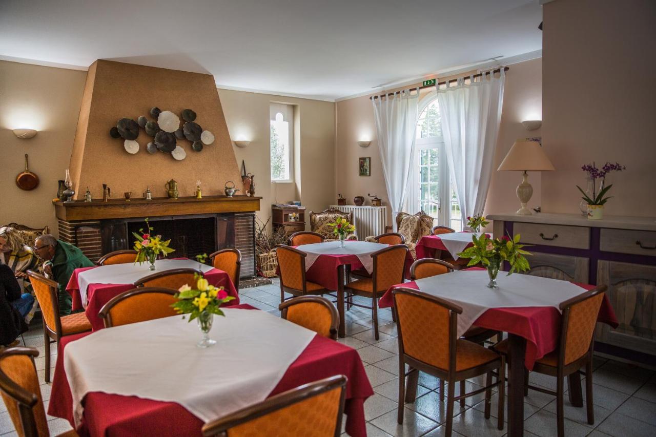 Auberge Du Lac De Mondon Mailhac-sur-Benaize Bagian luar foto