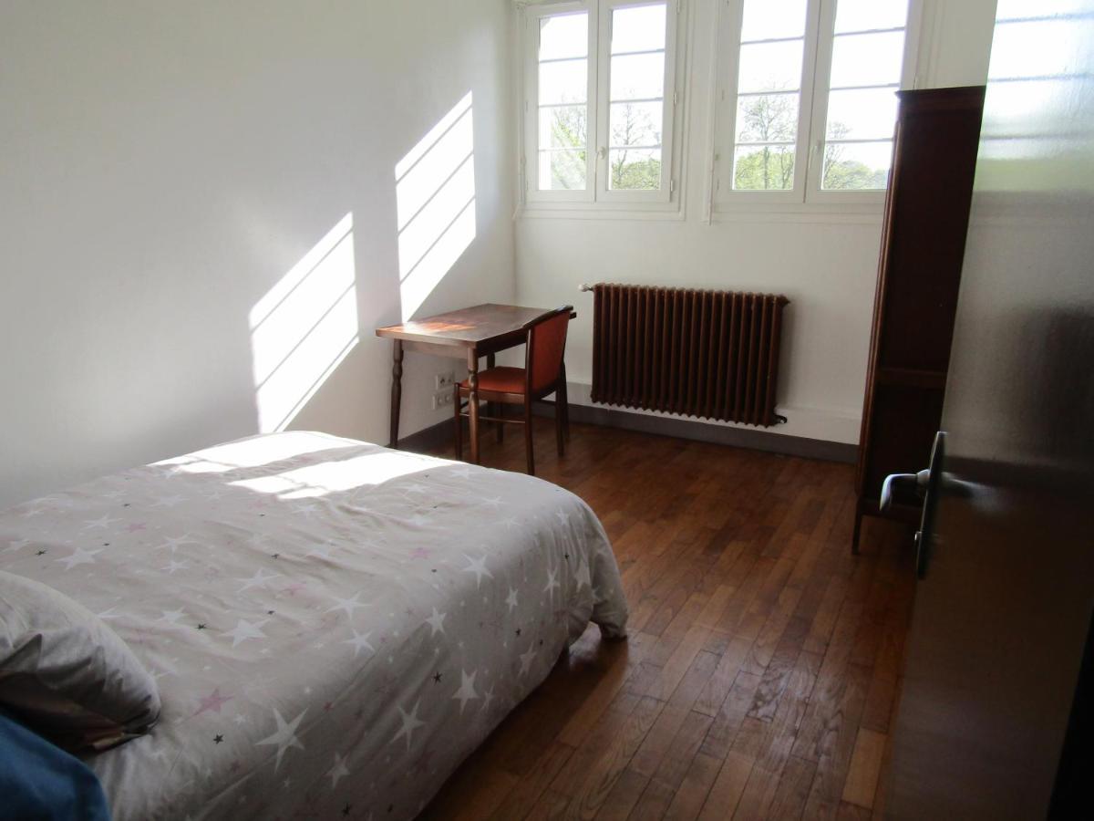 Auberge Du Lac De Mondon Mailhac-sur-Benaize Bagian luar foto
